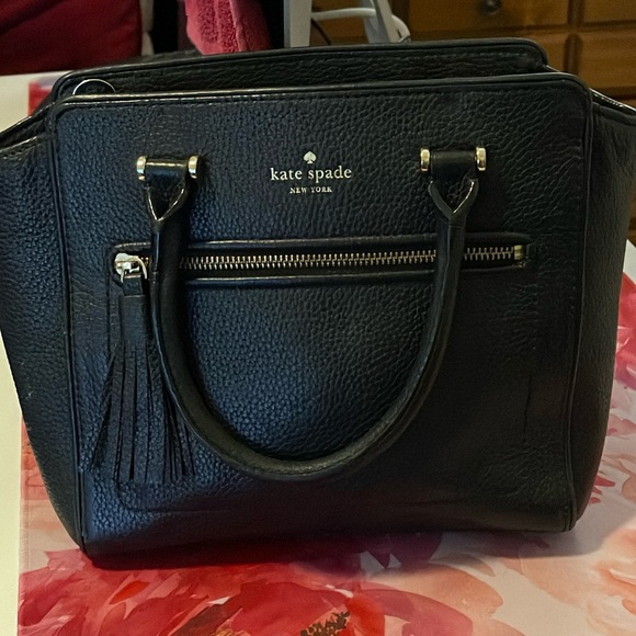 kate spade Handbags - EUC Kate Spade Black Medium Size Crossbody Bag.